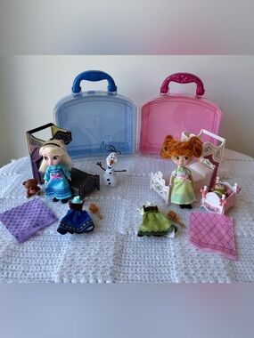 Disney Animators' Collection Frozen Elsa and Anna Mini Doll Play Sets